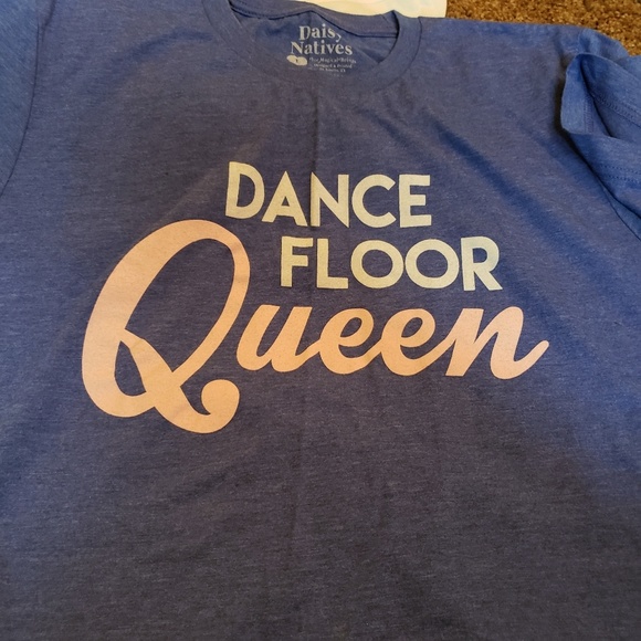 Daisy Native Graphic Tees - Picture 3 of 7